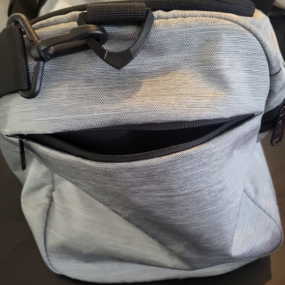 ✅✅ Under Armour Duffle Bag ✅✅ - Picture 7 of 13